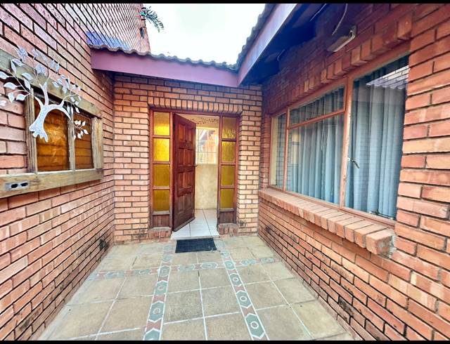 3 BEDROOM HOUSE FOR SALE IN CAPRICORN